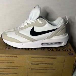Like New Nike Sport Shoe White Men Sz 11.5